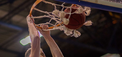 Pessoas jogando basquete 3x3 no Ibirapuera - Esportes para se