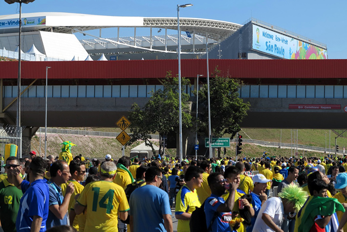 Governo de SP libera 100% do público em jogos de futebol nos