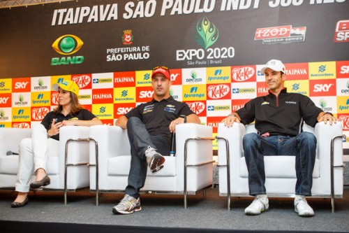 Bia Figueiredo, Tony Kanaan e Hélio Castro Neves (Vinicius Branca/Fotoarena)