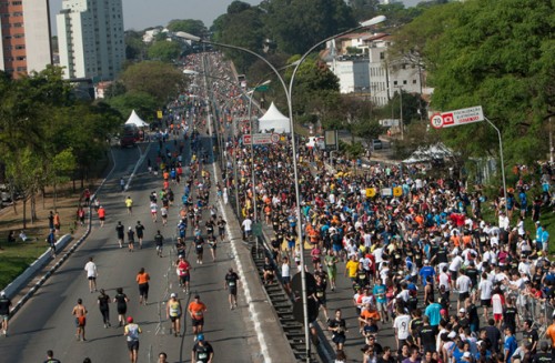 Avenida Rubem Berta durante Maratona Pão de Açúcar de Revezamento