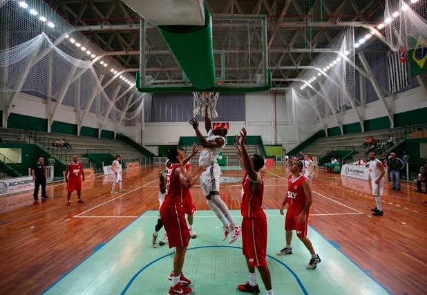 Ingressos disponíveis para volta do público aos jogos de basquete no Parque  São Jorge