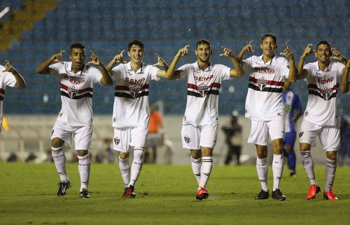 Time são-paulino da Copinha faz comemoração (Divulgação)