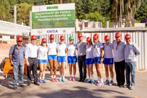 Jogadoras da seleção visitam obras do centro de handebol em São Bernardo (Cinara Piccolo/Photo&Grafia)