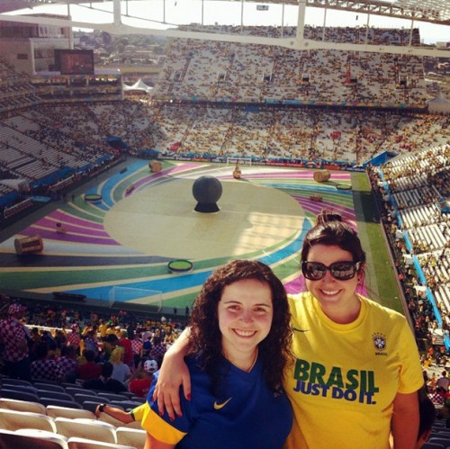 Priscilla e Gabrielle Martins na Arena Corinthians (Arquivo pessoal)