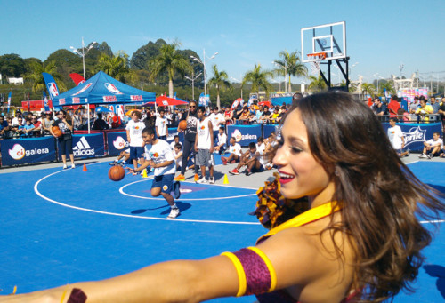 Cavaliers Girls animam ambiente do NBA 3X  (Andrei Spinassé/Esportividade)