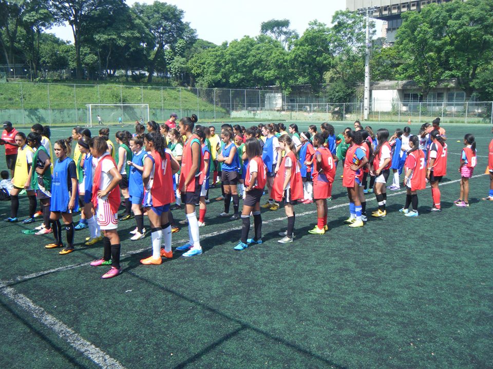 Atletas de Futebol Feminino do Centro Olímpico competirão o