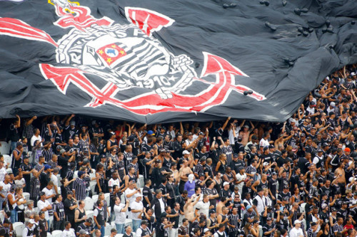 Torcedores do Corinthians no estádio de Itaquera (Facebook Corinthians)