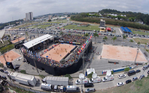 Visão geral da quadra principal do Barueri Grand Slam em 28 de setembro (FIVB/Divulgação)