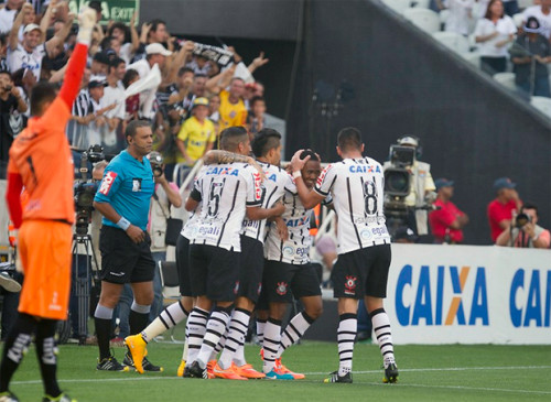 Corintianos comemoram gol na Arena Corinthians(Daniel Augusto Jr/Agência Corinthians)