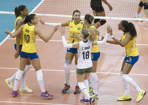 Seleção brasileira feminina disputa o Grand Prix-2015 (FIVB/Divulgação)
