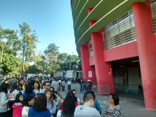 Fila antes da abertura de portões do ginásio do Ibirapuera (Esportividade)