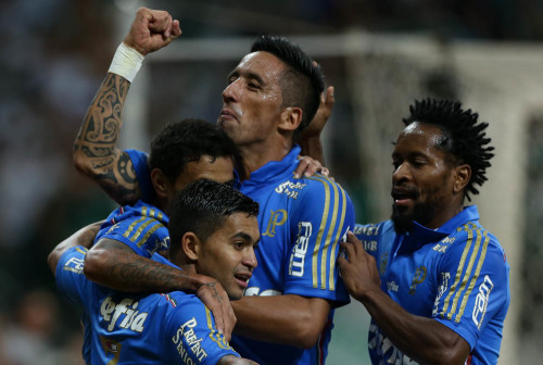 Cleiton Xavier comemora gol com colegas palmeirenses (Cesar Greco/Ag Palmeiras)