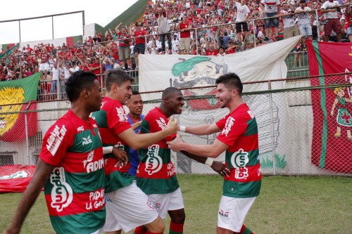 Jogadores da Portuguesa comemoram gol no Canindé (Dorival Rosa/Portuguesa)