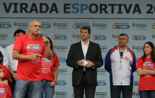 Celso Jatene discursa na abertura da Virada Esportiva com Fernando Haddad ao fundo (Cesar Ogata/SECOM)