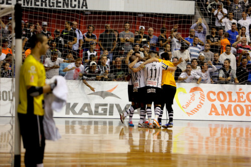 Time de futsal do Corinthians faz a festa no Parque São Jorge (Ag. Corinthians)
