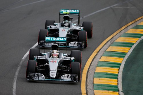 Lewis Hamilton e Nico Rosberg correm em Melbourne, na Austrália (Mercedes AMG Petronas)
