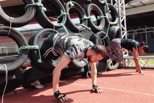 Passando por pneus na pista de atletismo do Morumbi (Esportividade)
