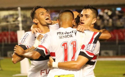 São-paulinos do sub-20 comemoram gol no Morumbi (Afonso Pastore/saopaulofc.net)