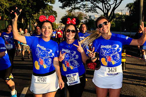Mulheres participam em grande número da Disney Magic Run (Ricardo Moreno/Ativo)