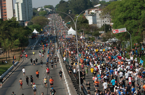 Avenida Rubem Berta durante Maratona Pão de Açúcar de Revezamento (Divulgação)