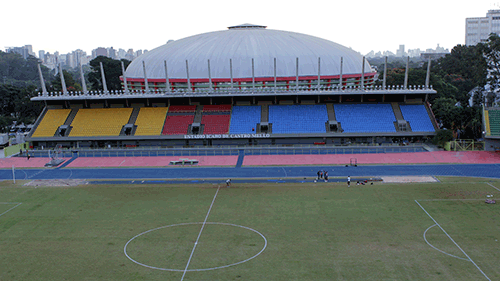 Estádio Ícaro de Castro Mello com ginásio do Ibirapuera ao fundo (SELJ)