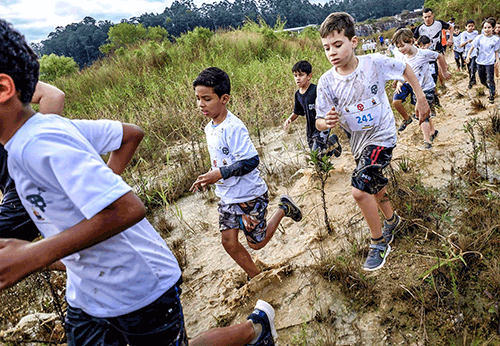 Iron Kids na pedreira Anhanguera, em Cajamar (Iron Race/Divulgação)