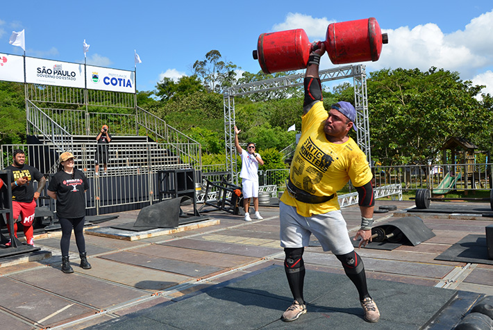 Força Bruta reúne ex-jogador de rugby, personal trainer, 'viking' e mais  forte da América do Sul, verão espetacular