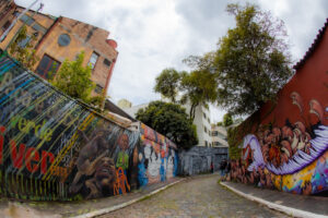 Fotos do Beco do Batman na Vila Madalena, em São Paulo. Registro dos novos e velhos grafites do local, e movimentos de comércios e turistas. Fotos: Daniel Deák/SPTuris.